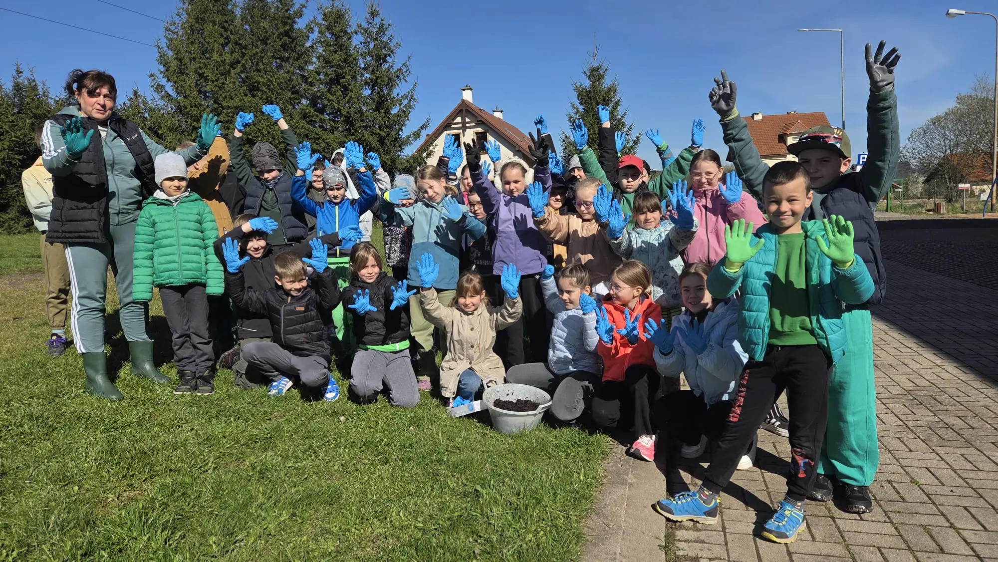 AKCJA  ,,BOMBY  NASIENNE”  Kolejna eksplozja w naszej szkole !