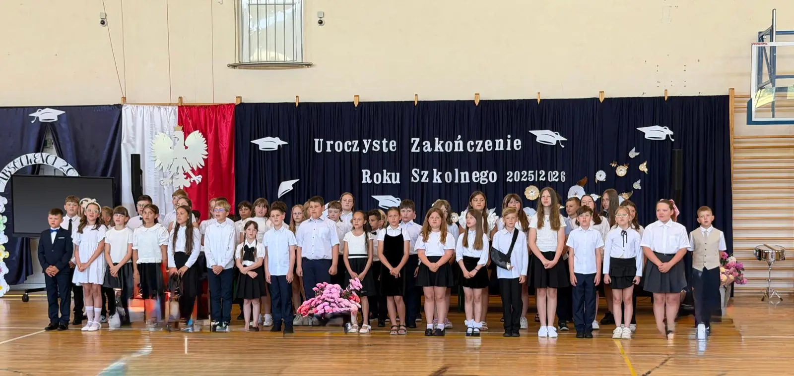 „Ogród dla Pań” pełna  wzruszeń akademia klas 1-3