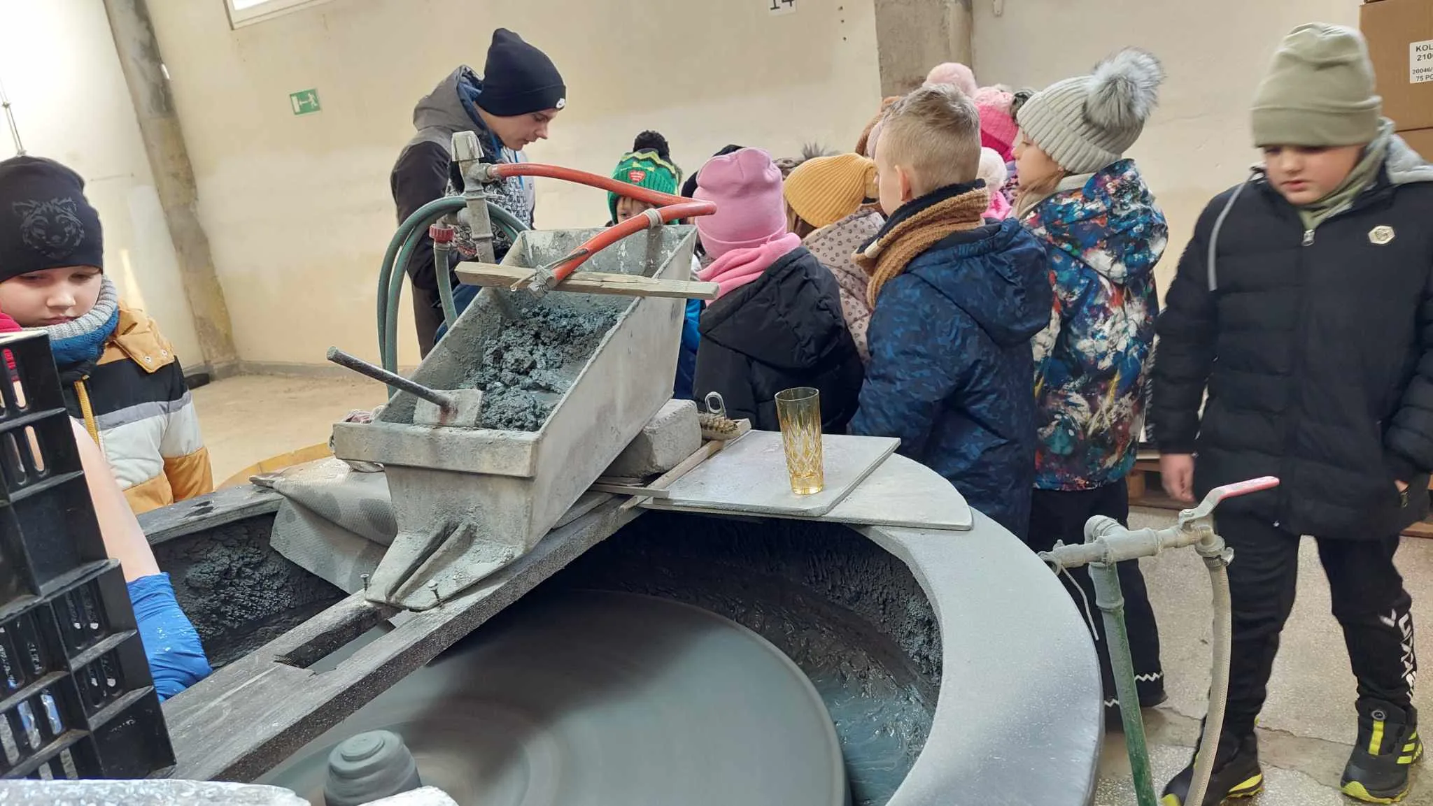 JAK POWSTAJE SZKŁO KRYSZTAŁOWE?