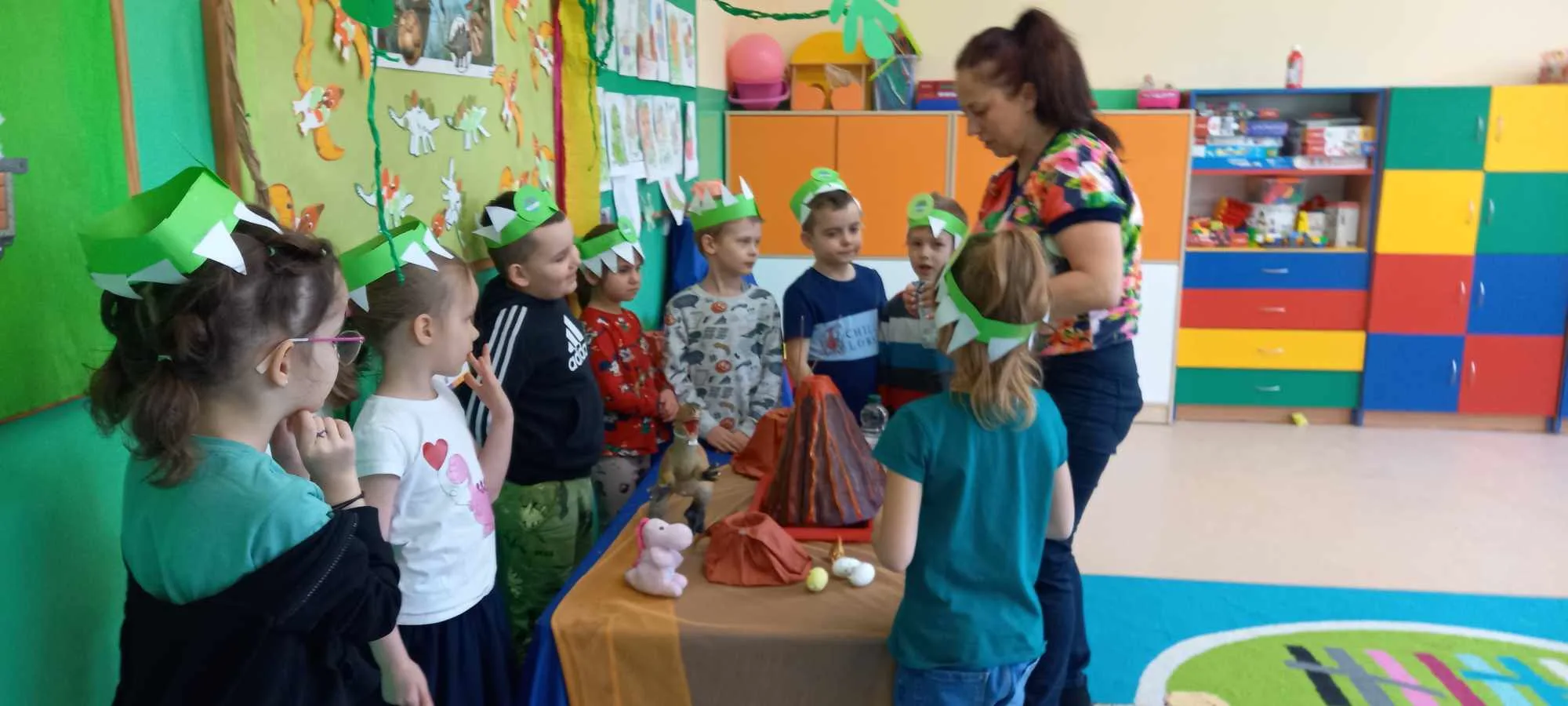 DINOZAURY OPANOWAŁY LEKCJE