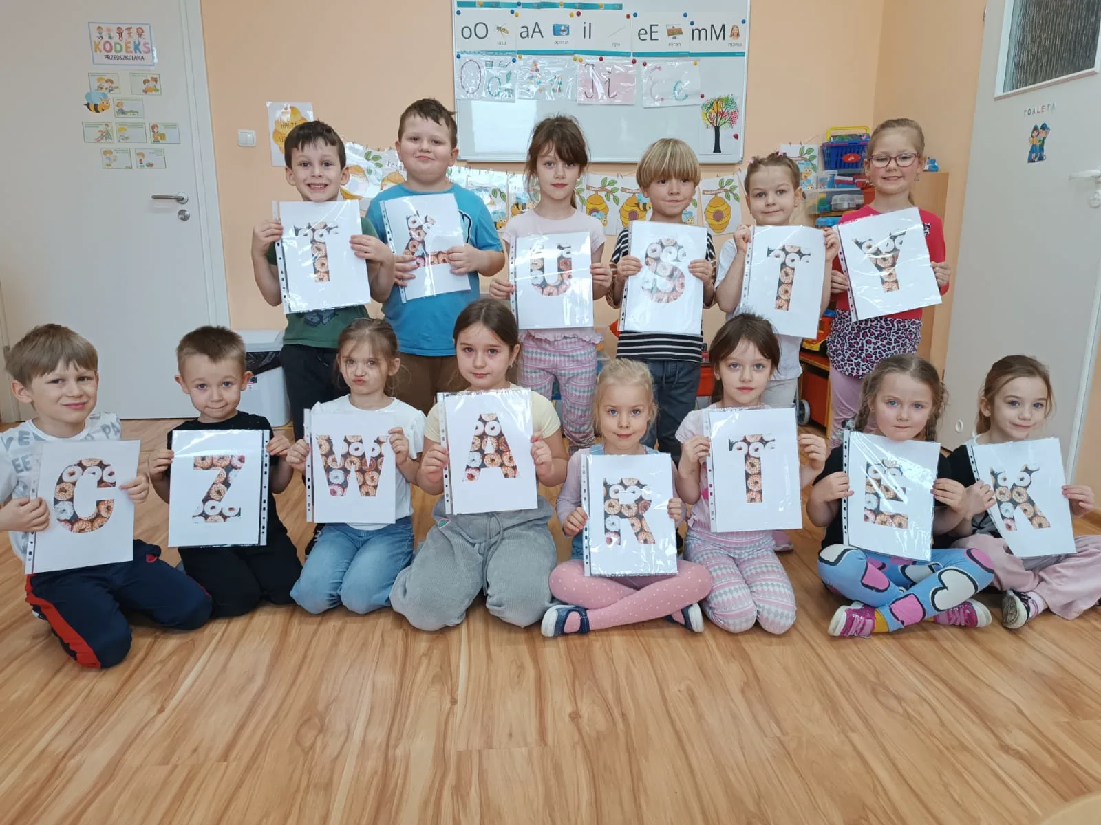 Powiedział   Bartek,  że  dziś Tłusty Czwartek! 🍩