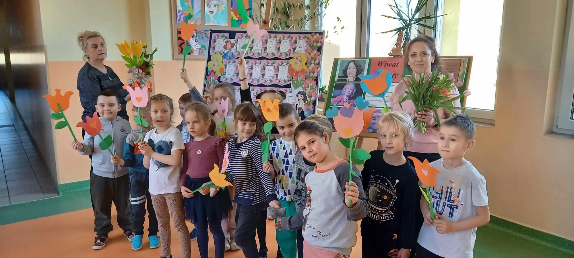 NIECH KAŻDY SIĘ DOWIE, ŻE DZISIAJ JEST DZIEŃ KOBIET