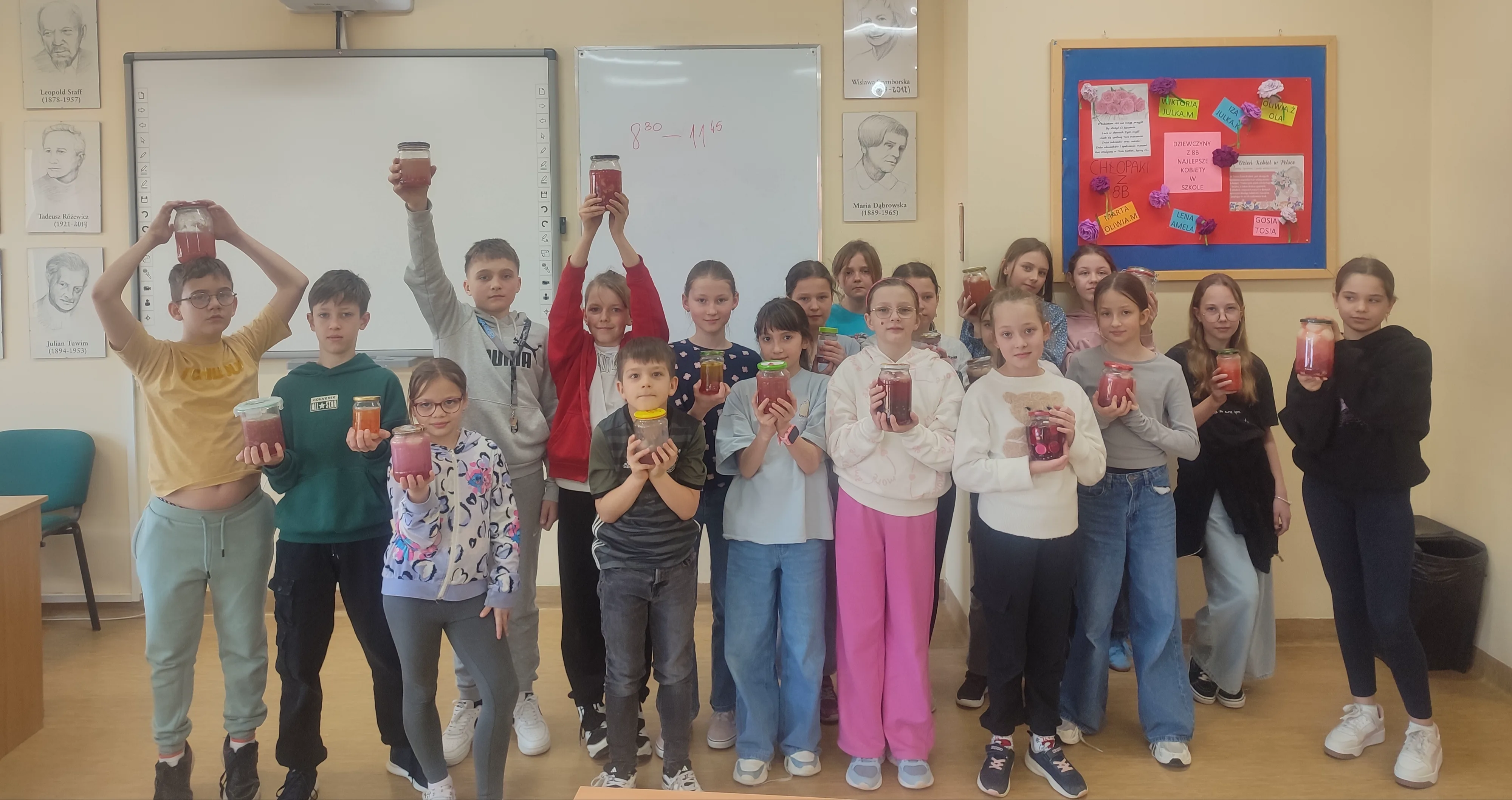 SŁODKA ANATOMIA CZYLI JAK CZWARTOKLASIŚCI STWORZYLI KREW W SŁOIKACH.