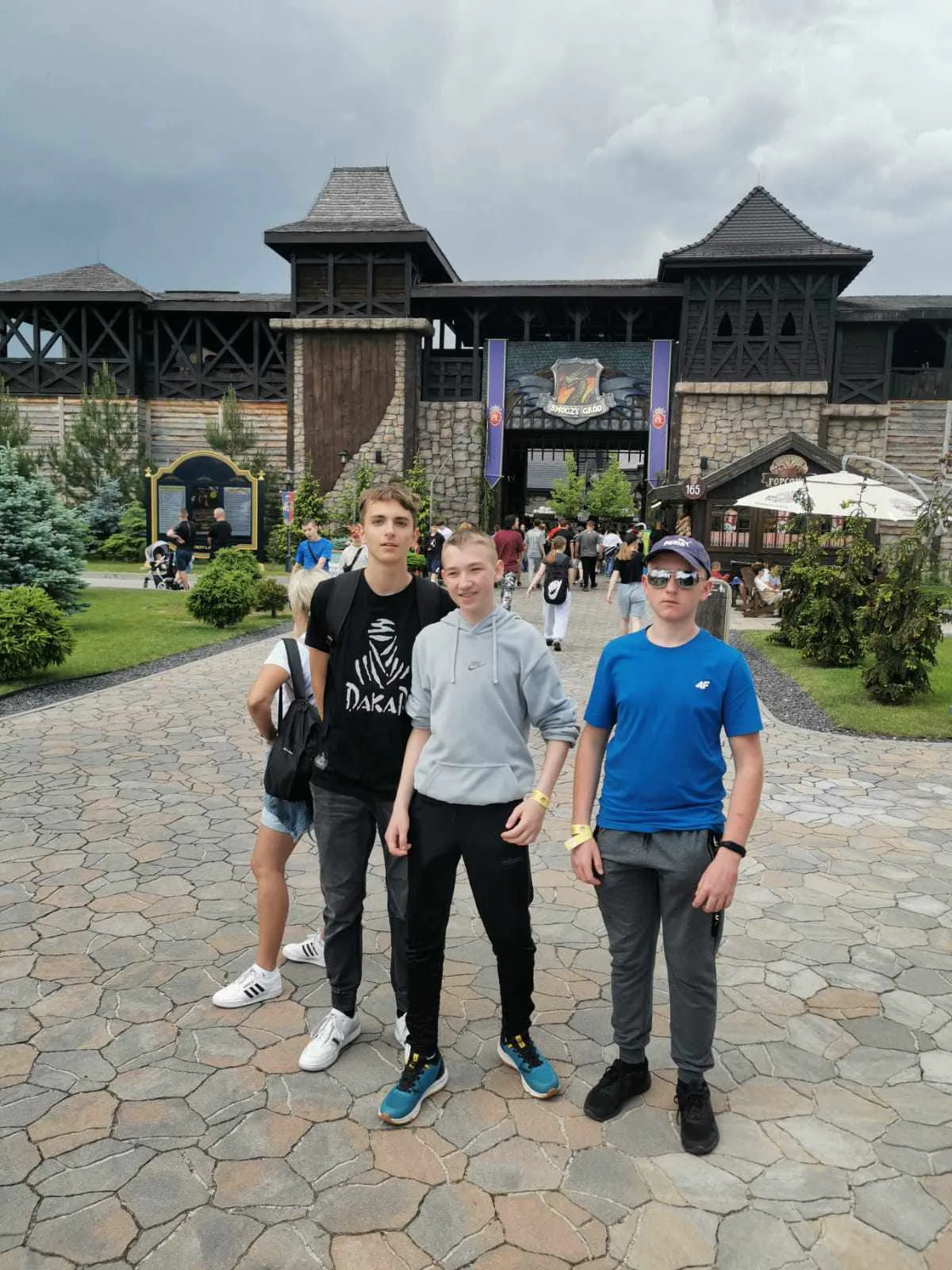 f5a48215 7f7d 4bc1 924e b0cf58aad07f