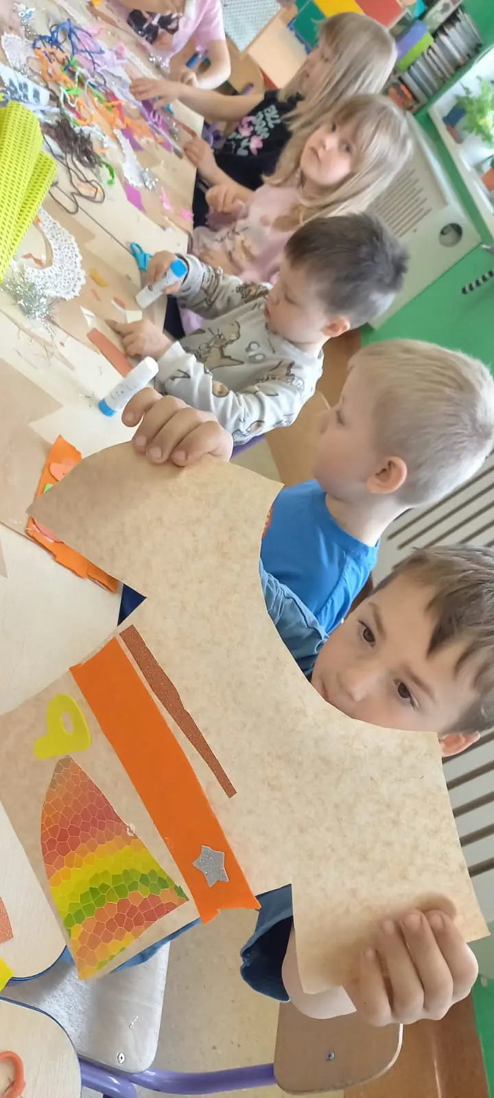 Zdjęcie 6 z galerii SKĄD  BIORĄ  SIĘ  UBRANIA?