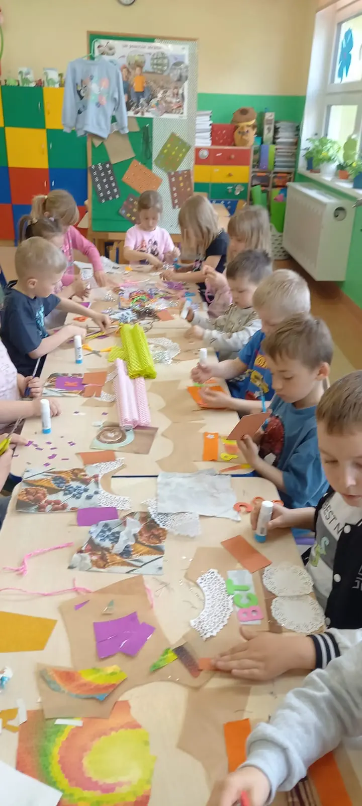 Zdjęcie 7 z galerii SKĄD  BIORĄ  SIĘ  UBRANIA?