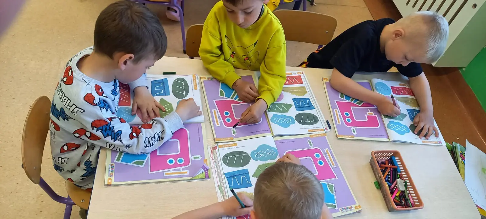 Zdjęcie 13 z galerii SKĄD  BIORĄ  SIĘ  UBRANIA?