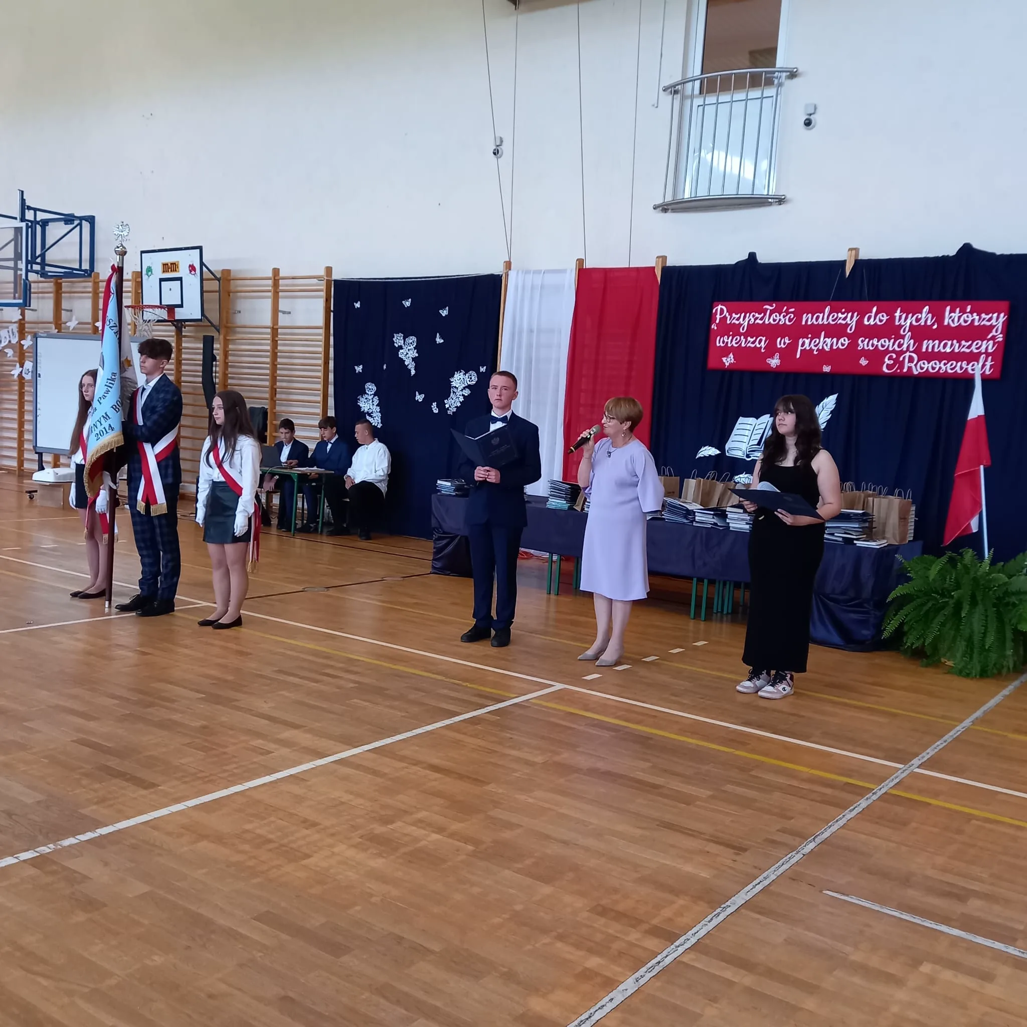 ROK SZKOLNY 2023/2024 ZA NAMI!