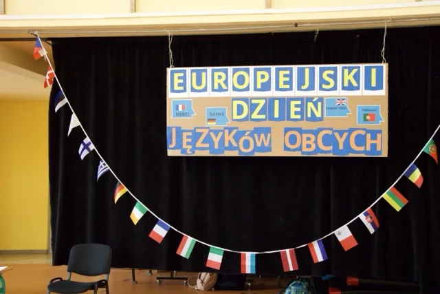 ZNAJOMOŚĆ JĘZYKA OBCEGO OKNEM NA ŚWIAT