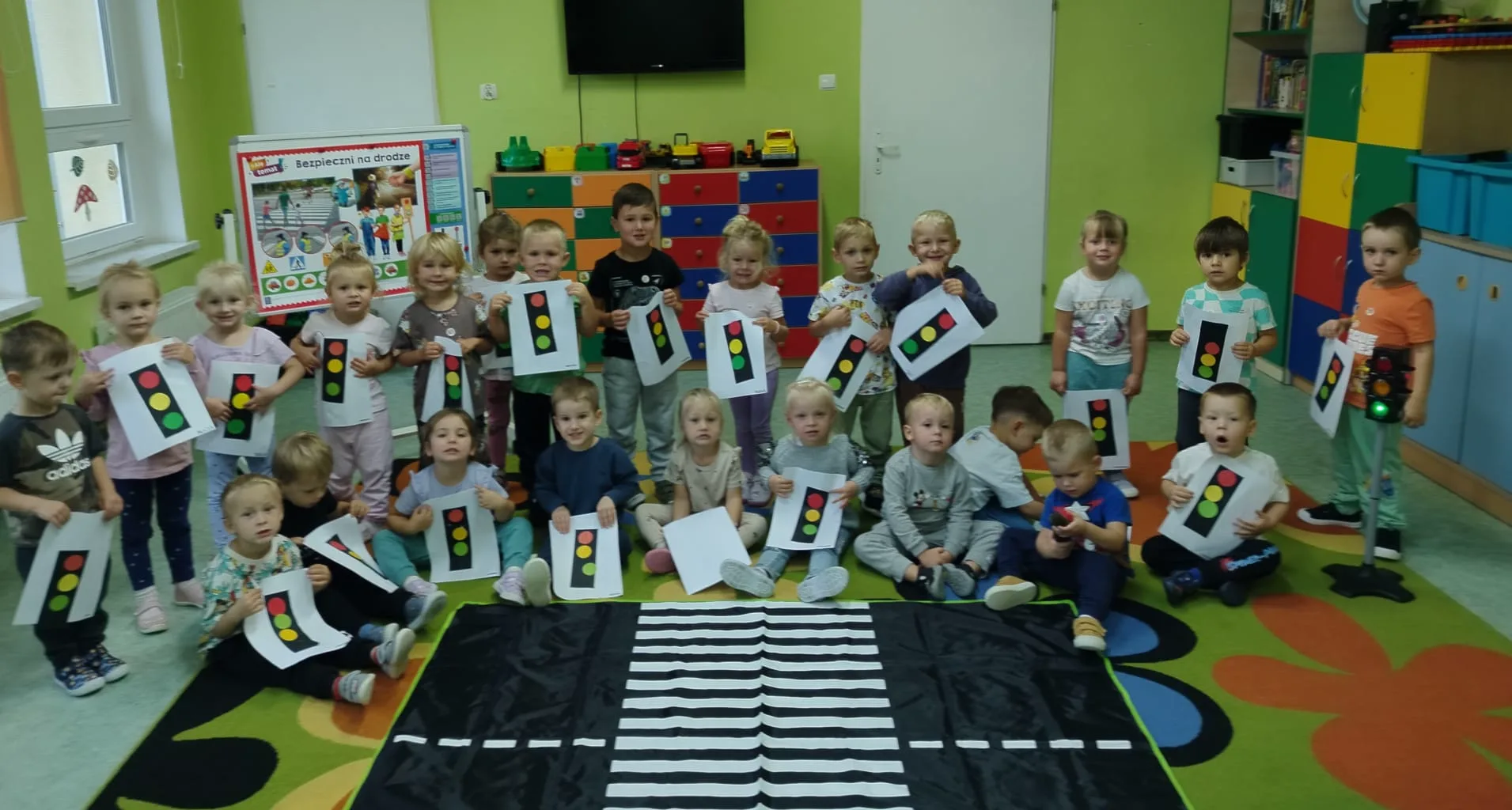 BEZPIECZNI NA DRODZE