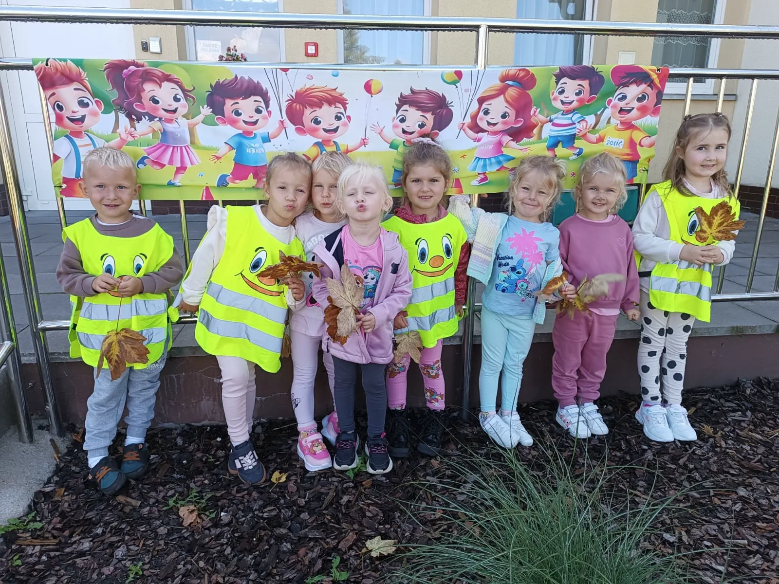 PIERWSZE DNI W PRZEDSZKOLU SÓWEK I PSZCZÓŁEK