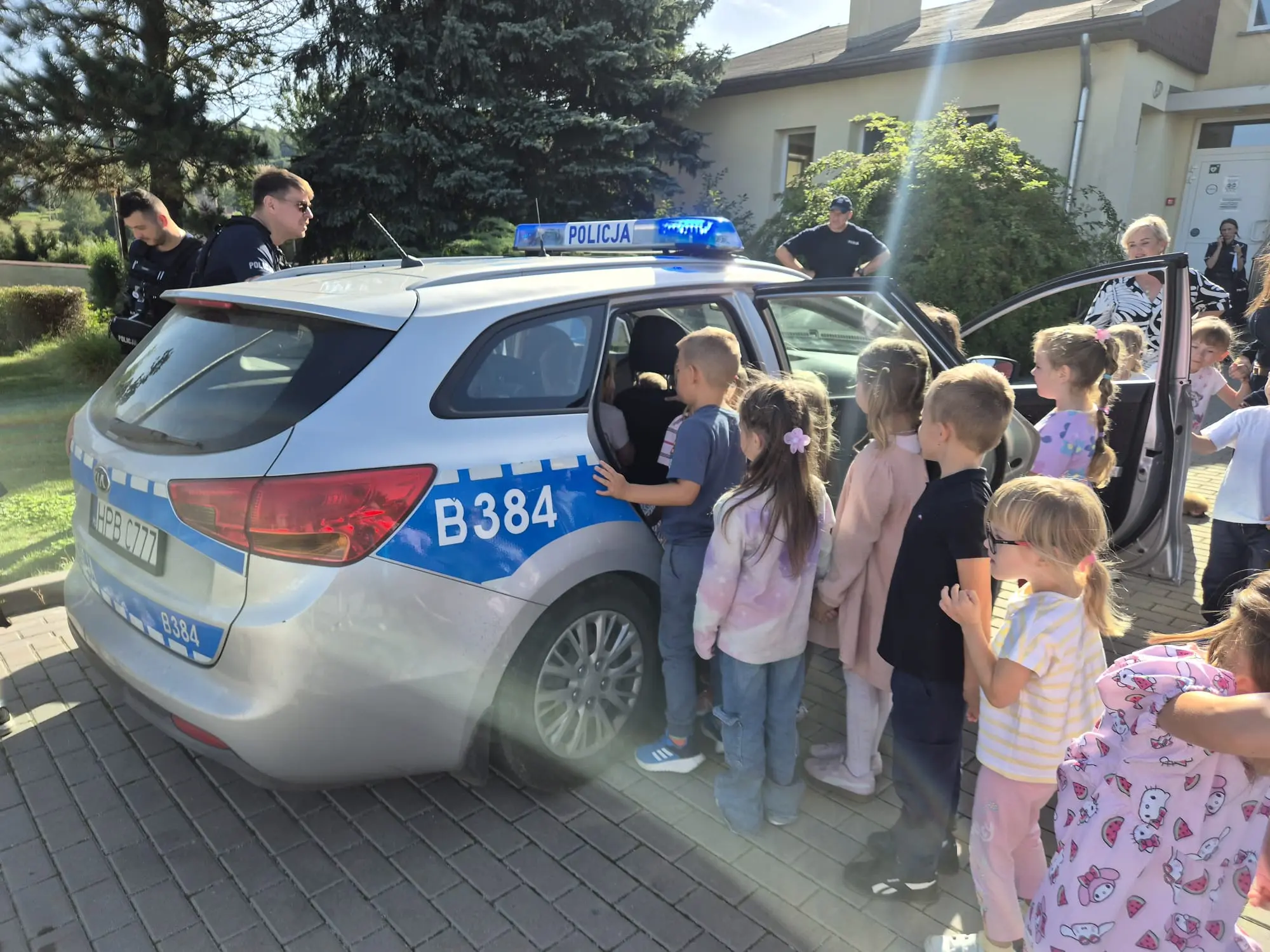 Zdjęcie 6 z galerii funkcjonariusze policji.