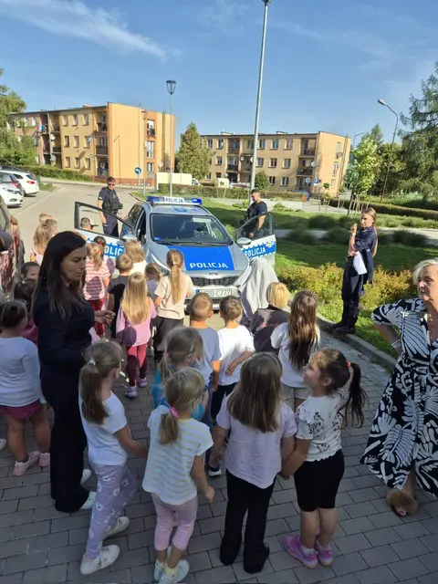 Zdjęcie 8 z galerii funkcjonariusze policji.