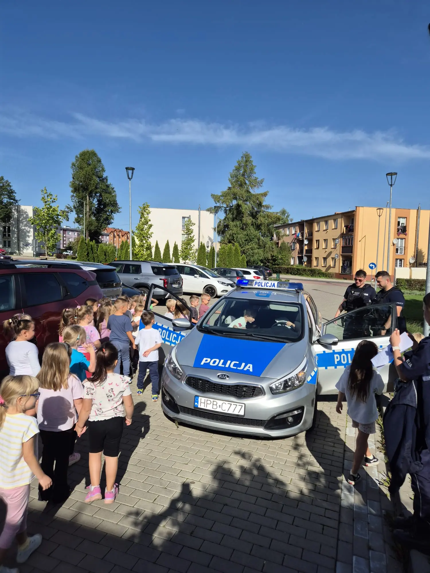 Zdjęcie 10 z galerii funkcjonariusze policji.