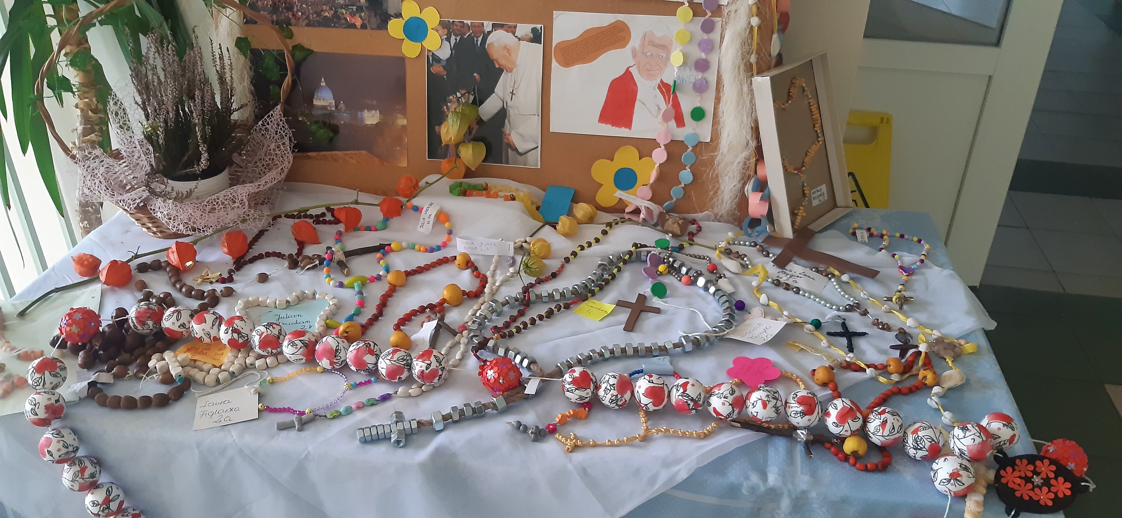 DZIEŃ PAPIESKI I KONKURS RÓŻAŃCOWY