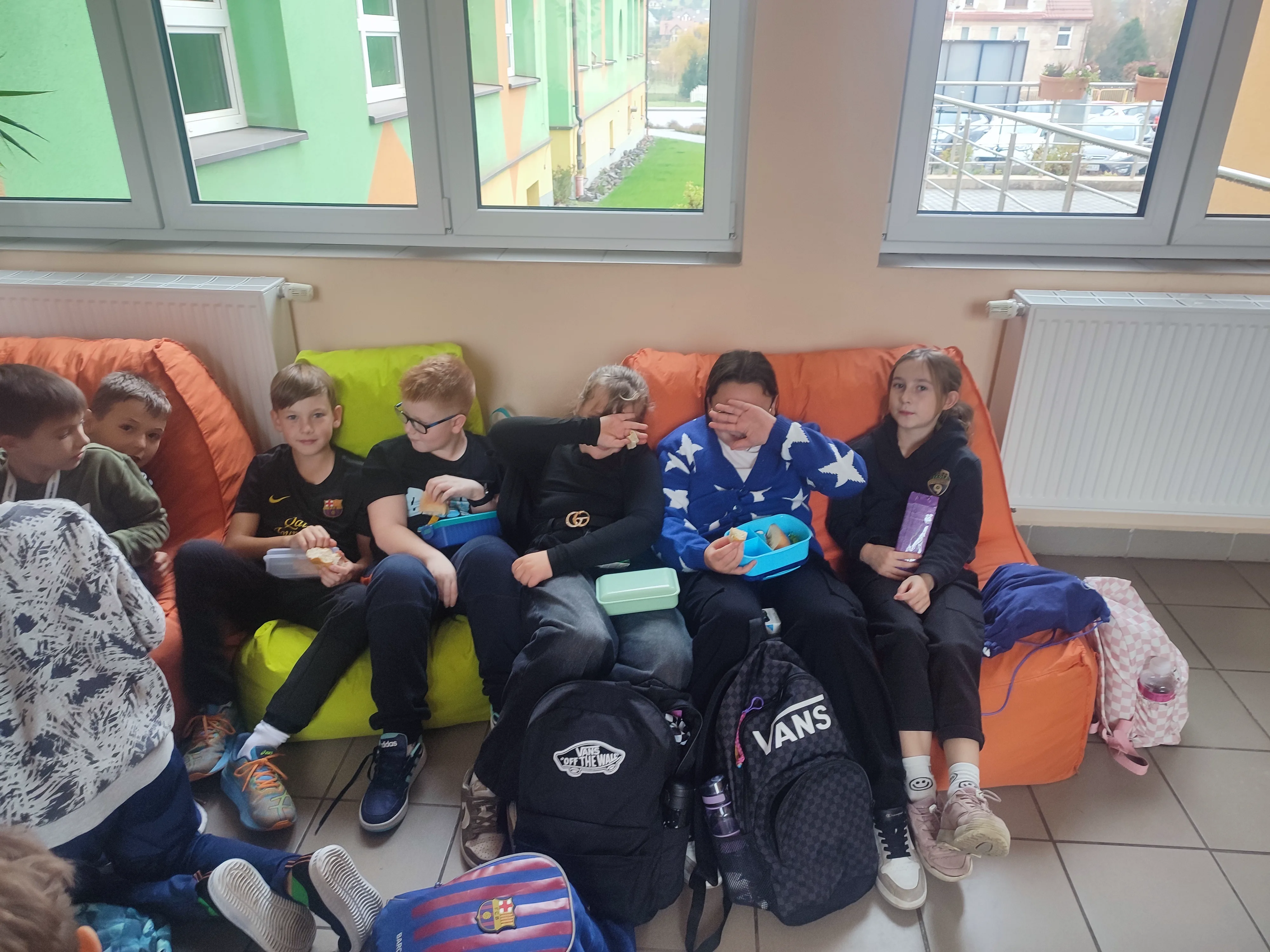 PUFKI I SOFKI NA KORYTARZACH