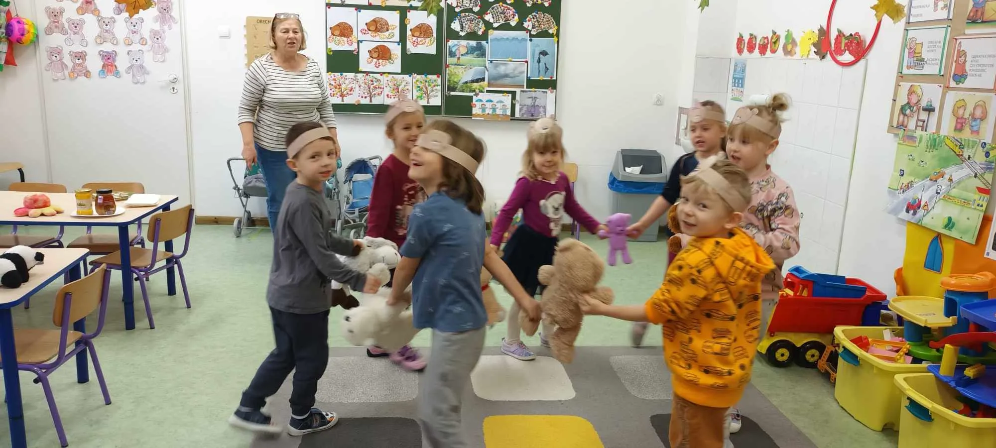 WSZYSTKIE DZIECI KOCHAJĄ MISIE