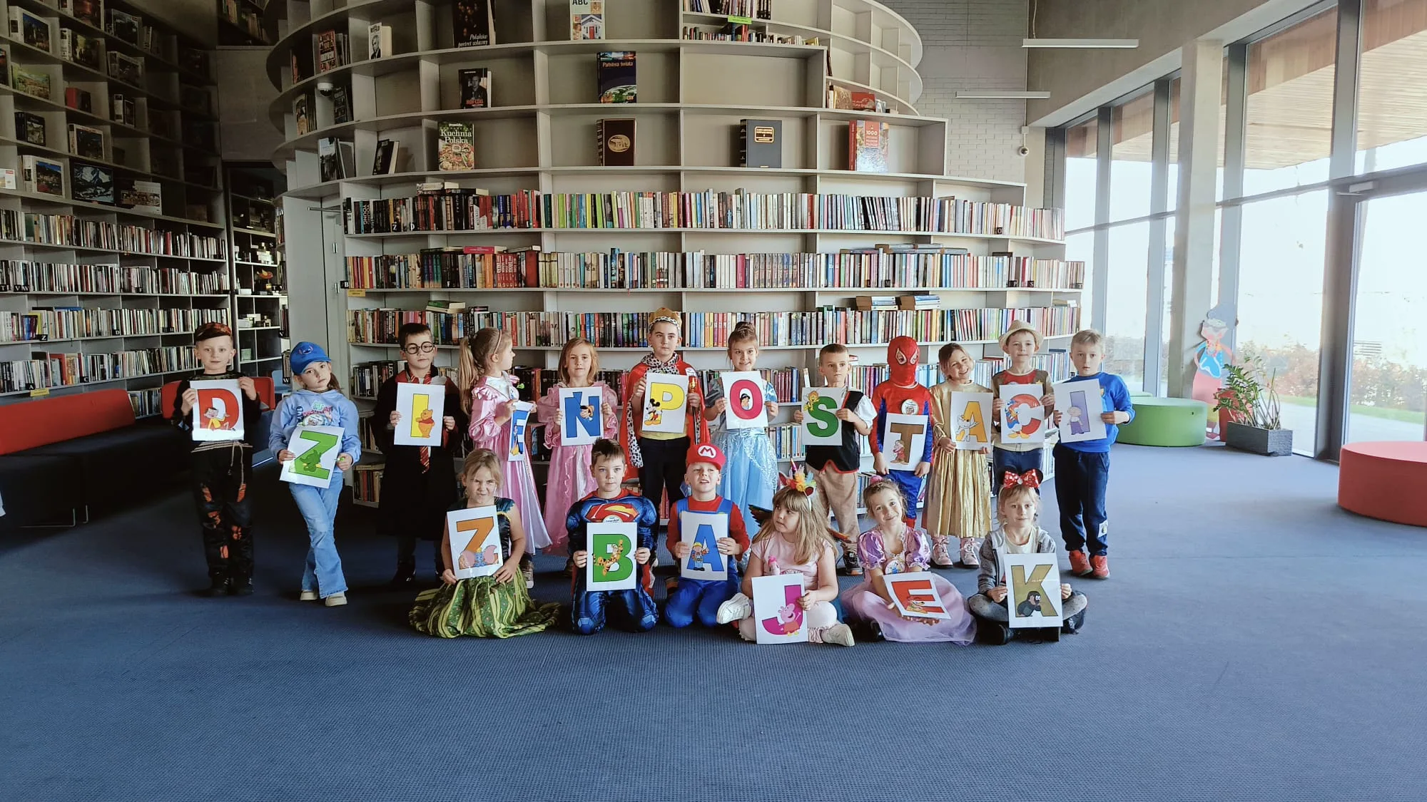 ŚWIATOWY DZIEŃ POSTACI BAJKOWYCH