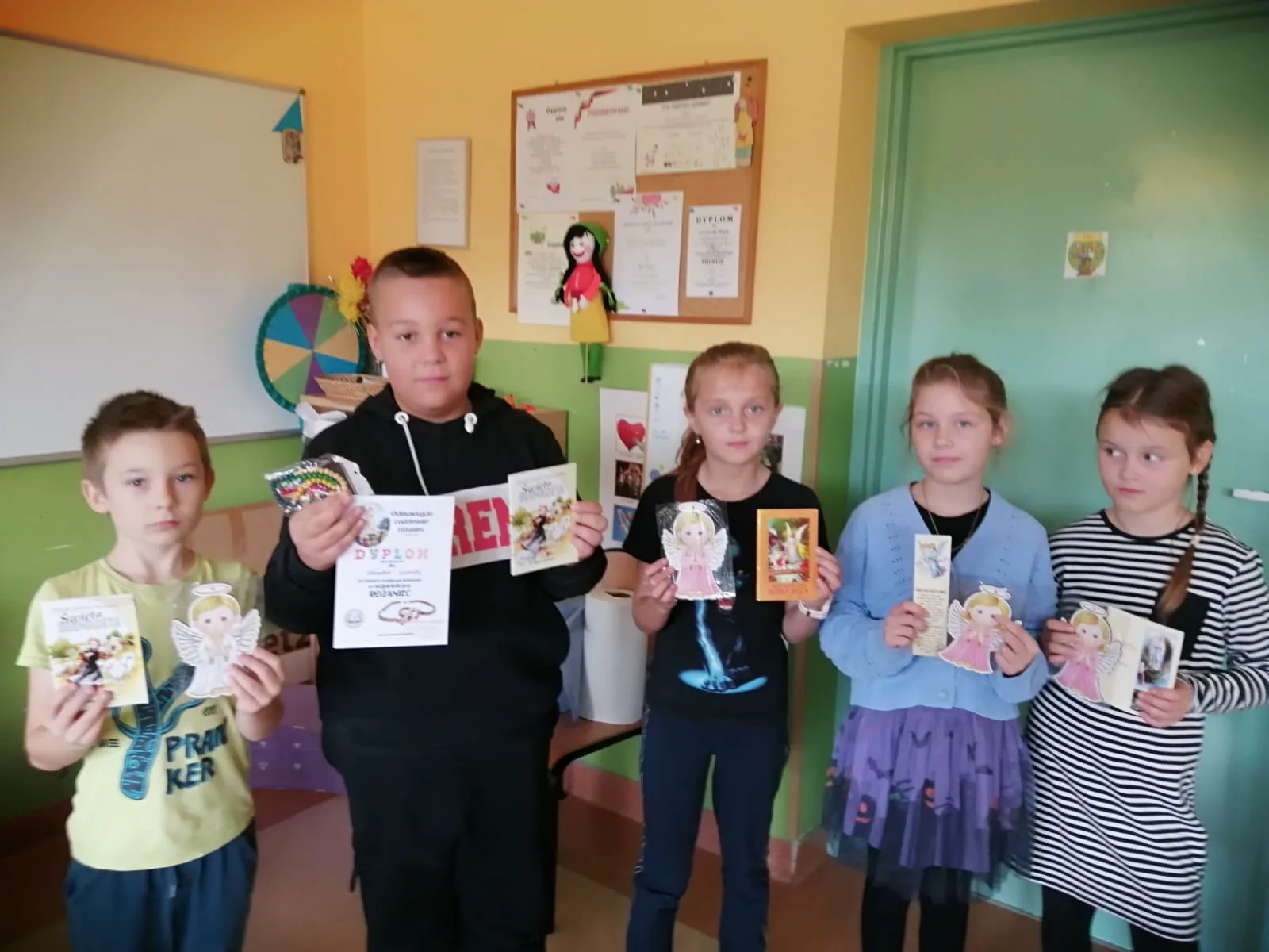 SZKOLNY KONKURS NA NAJPIĘKNIEJSZY RÓŻANIEC ROZSTRZYGNIĘTY