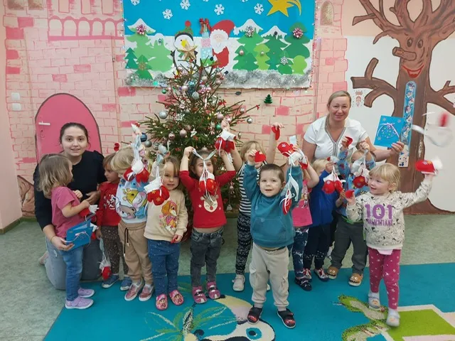 Krawieckie warsztaty bożonarodzeniowe u 'Tygrysków' i 'Motylków'.