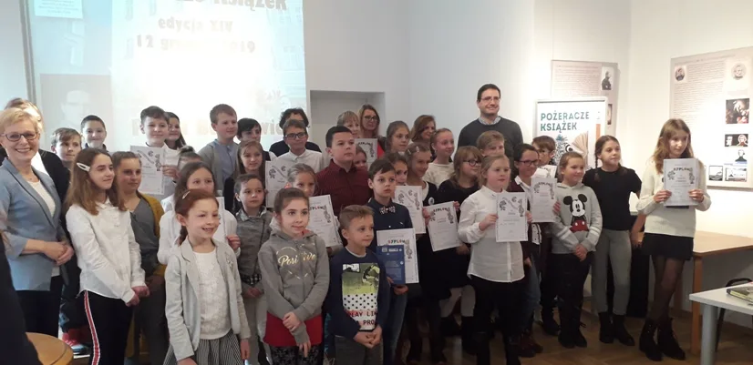 POŻERACZE KSIĄŻEK