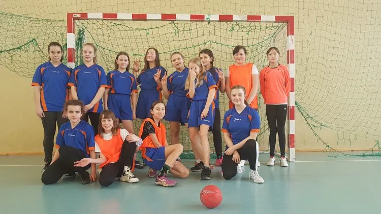 I miejsce w powiecie w piłce ręcznej dziewcząt!