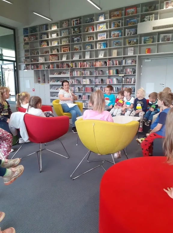 STOKROTKI W BIBLIOTECE