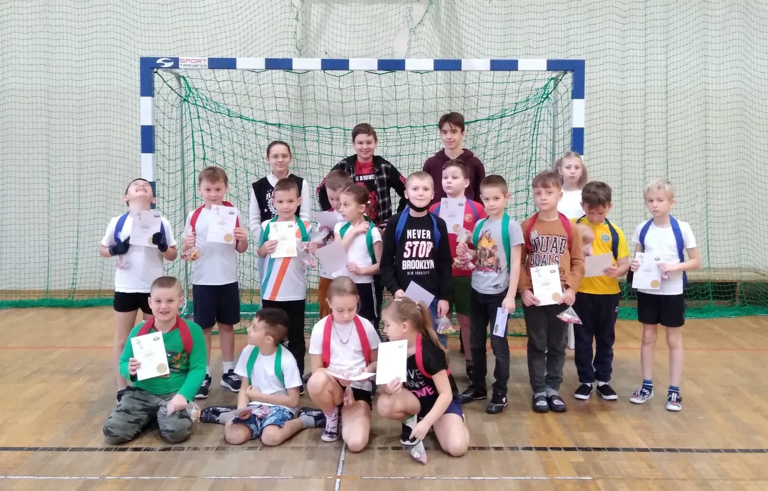 XX JUBILEUSZOWY MIKOŁAJKOWY  TURNIEJ  PIŁKI HALOWEJ klas I - III