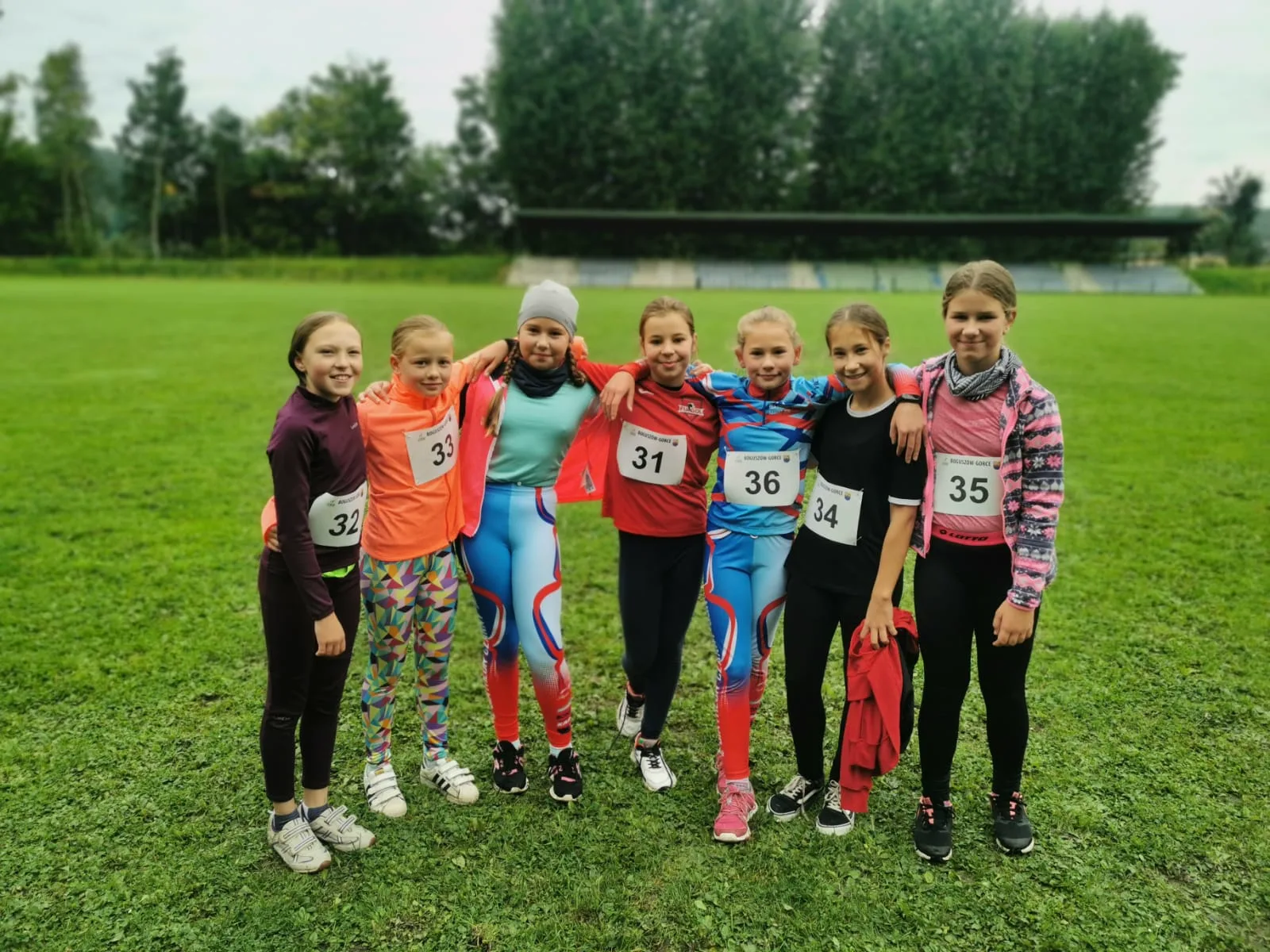 Mistrzowie powiatu w sztafetowych biegach przełajowych