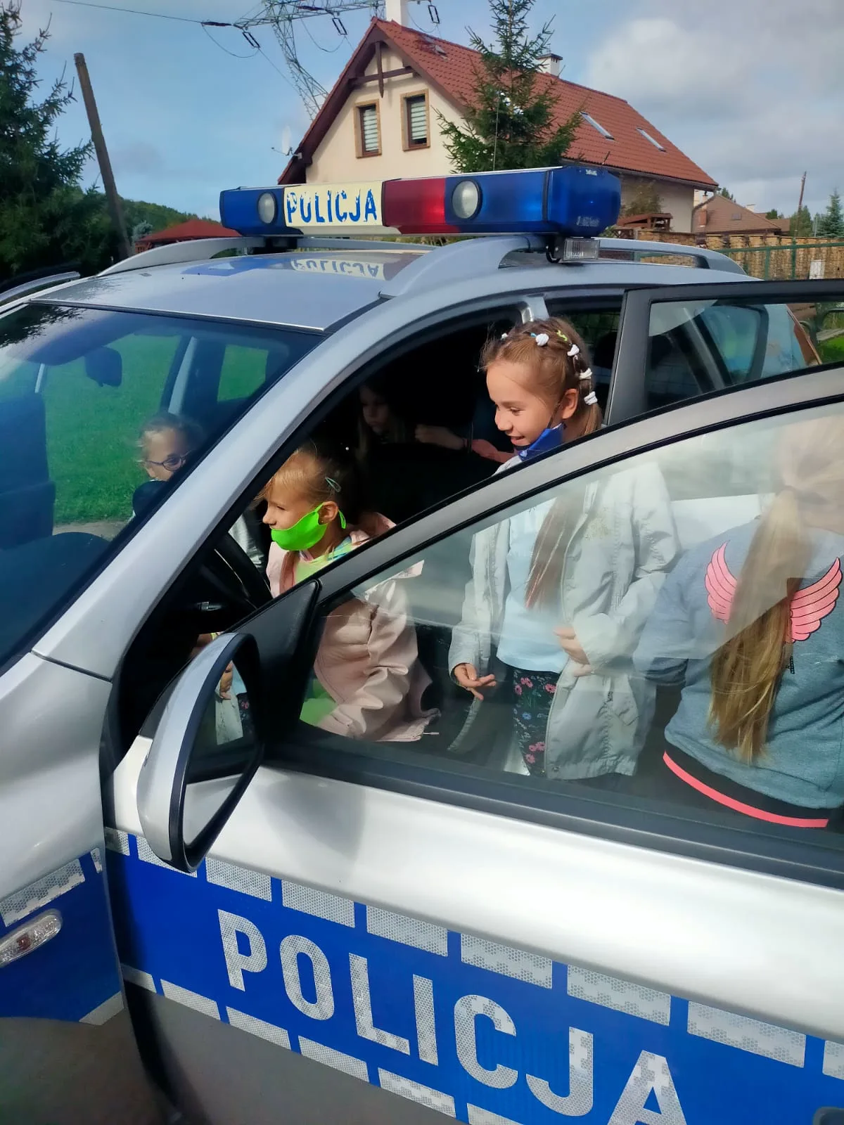 Spotkanie drugoklasistów z policjantami