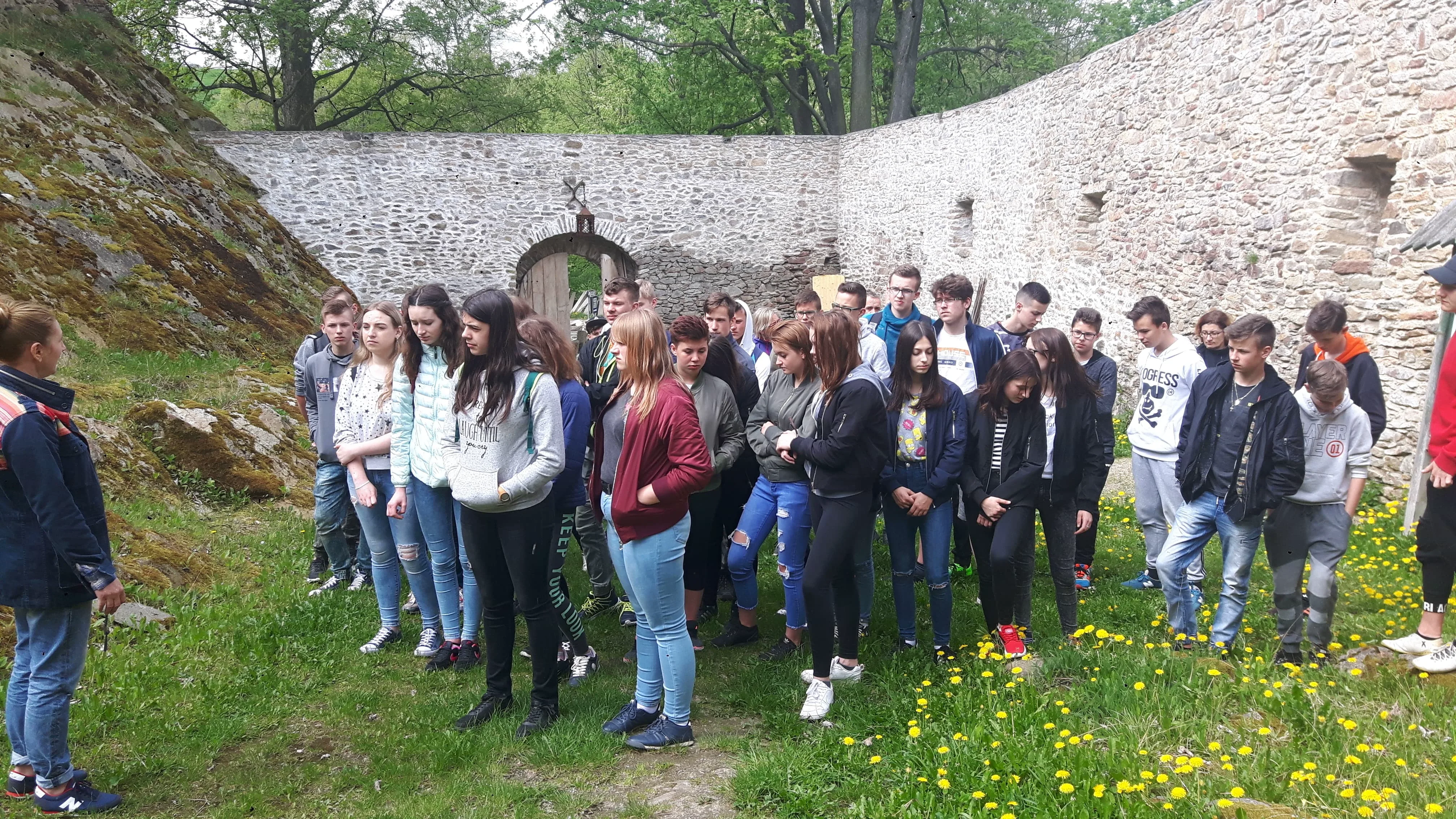 31714527 1576165049149184 2586487223285186560 n