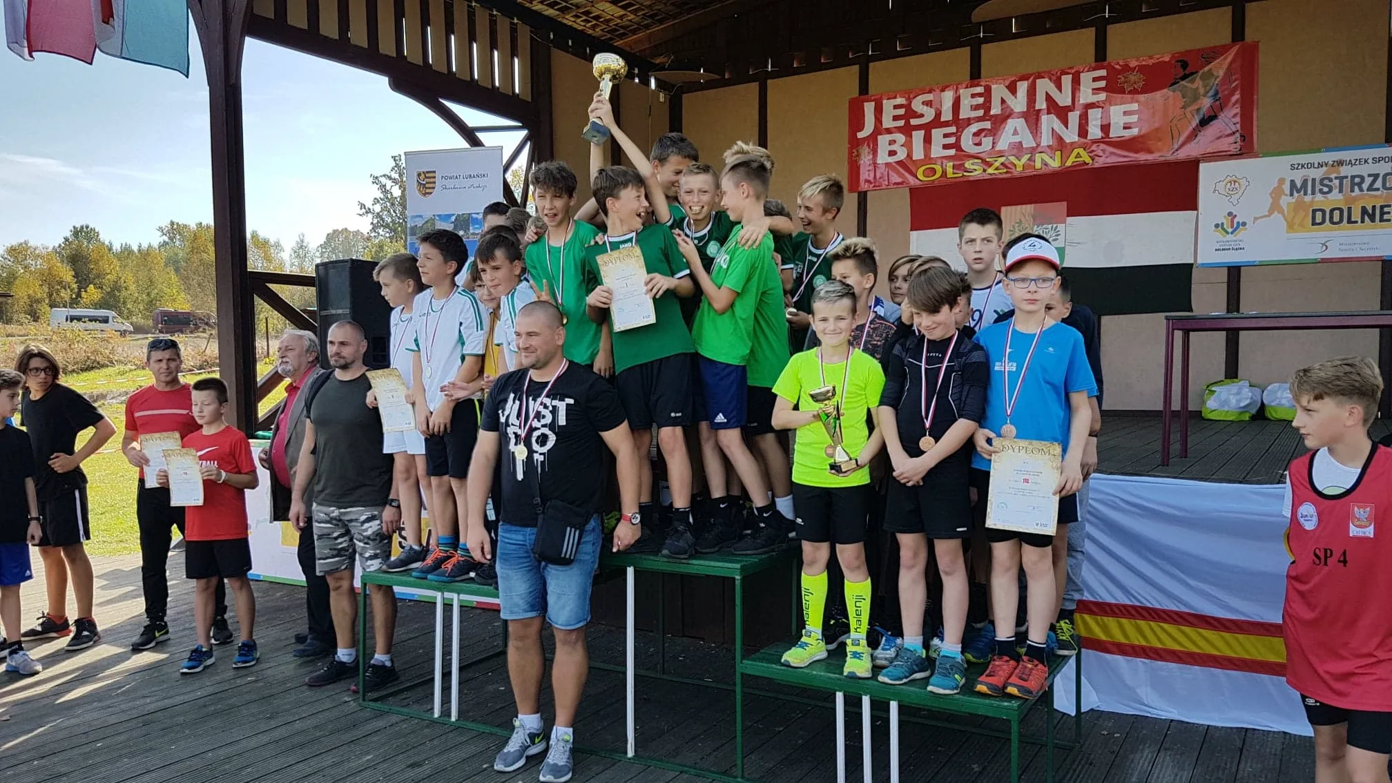 Finał wojewódzki w sztafetowych biegach przełajowych.