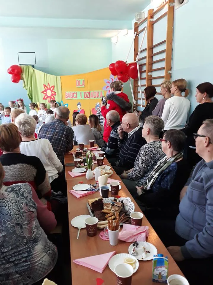 ,,BABCIU, DZIADKU COŚ WAM DAM, JEDNO SERCE, KTÓRE MAM..."