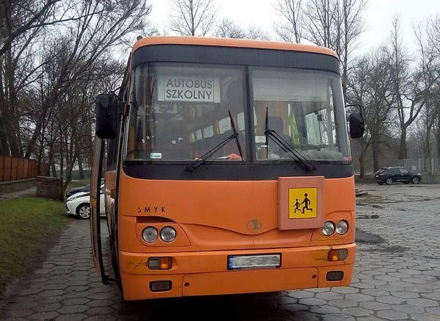 Rozkład jazdy autobusów szkolnych w dniu Rozpoczęcia Roku Szkolnego - 01.09.2021r. w Gminnym Zespole Szkolno-Przedszkolnym w Czarnym Borze