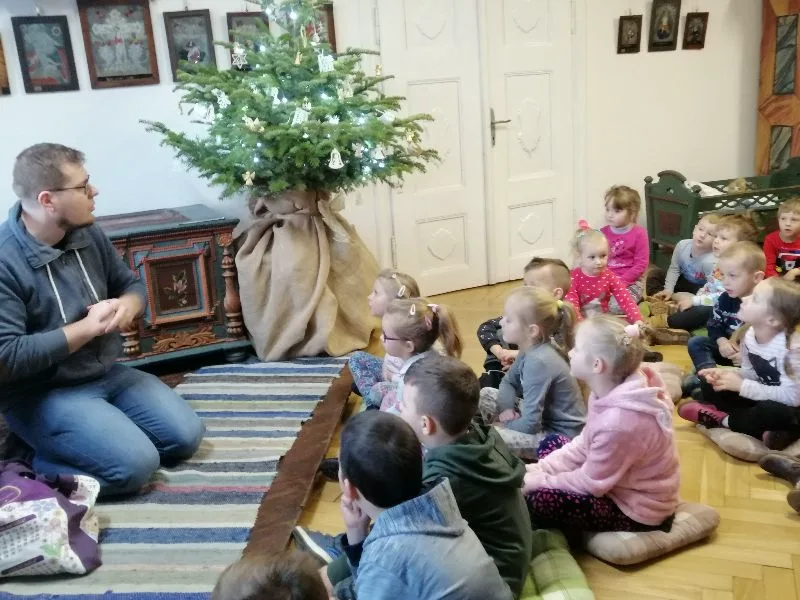 Przedszkolaki w Muzeum Tkactwa w Kamiennej Górze