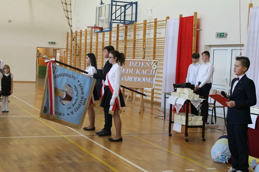 Ciastka, cukierki, landrynki i laurki… 14 października - Dzień Edukacji Narodowej