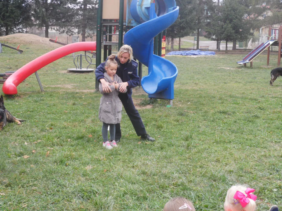 Spotkanie przedszkolaków z pracownikami policji