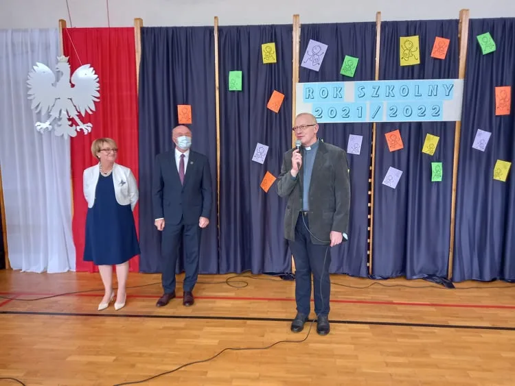 ,,COŚ SIĘ KOŃCZY, COŚ SIĘ ZACZYNA…”