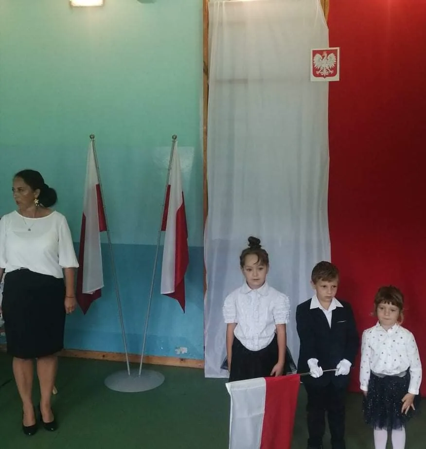 PRZEDSZKOLACZKI  Z WITKOWA WITAJĄ SZKOŁĘ