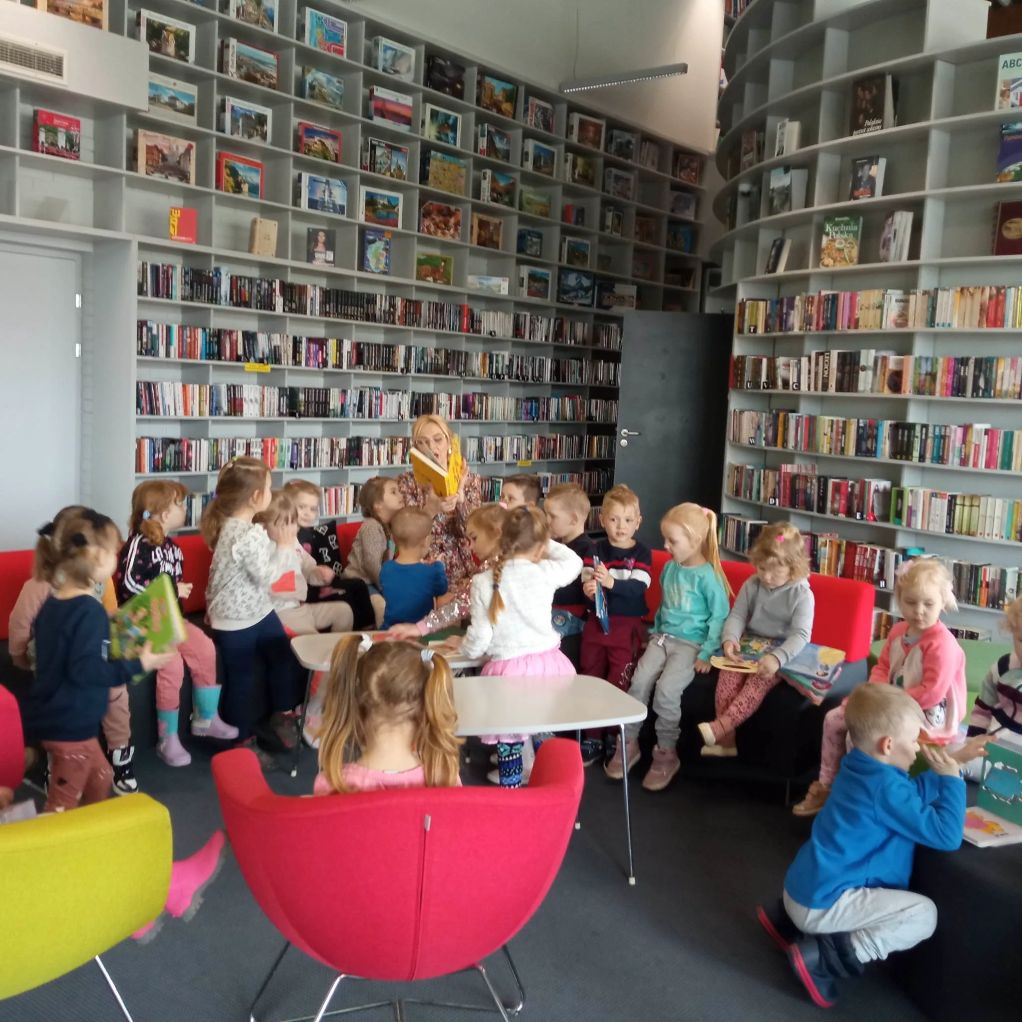 „Motylki i Krasnoludki z wizytą w królestwie książek”