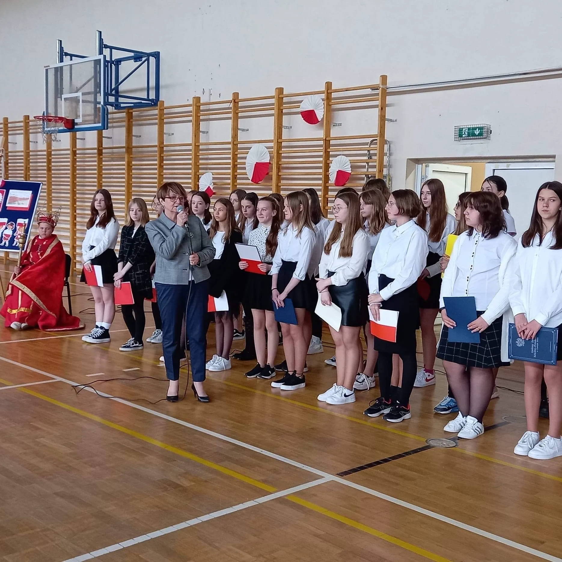 2462715A 4AF1 4D7B 8114 6C0F3ED4313F