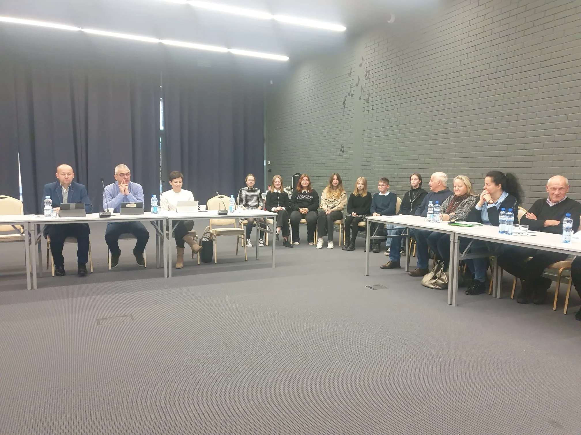 NASI UCZNIOWIE NA SESJI RADY GMINY