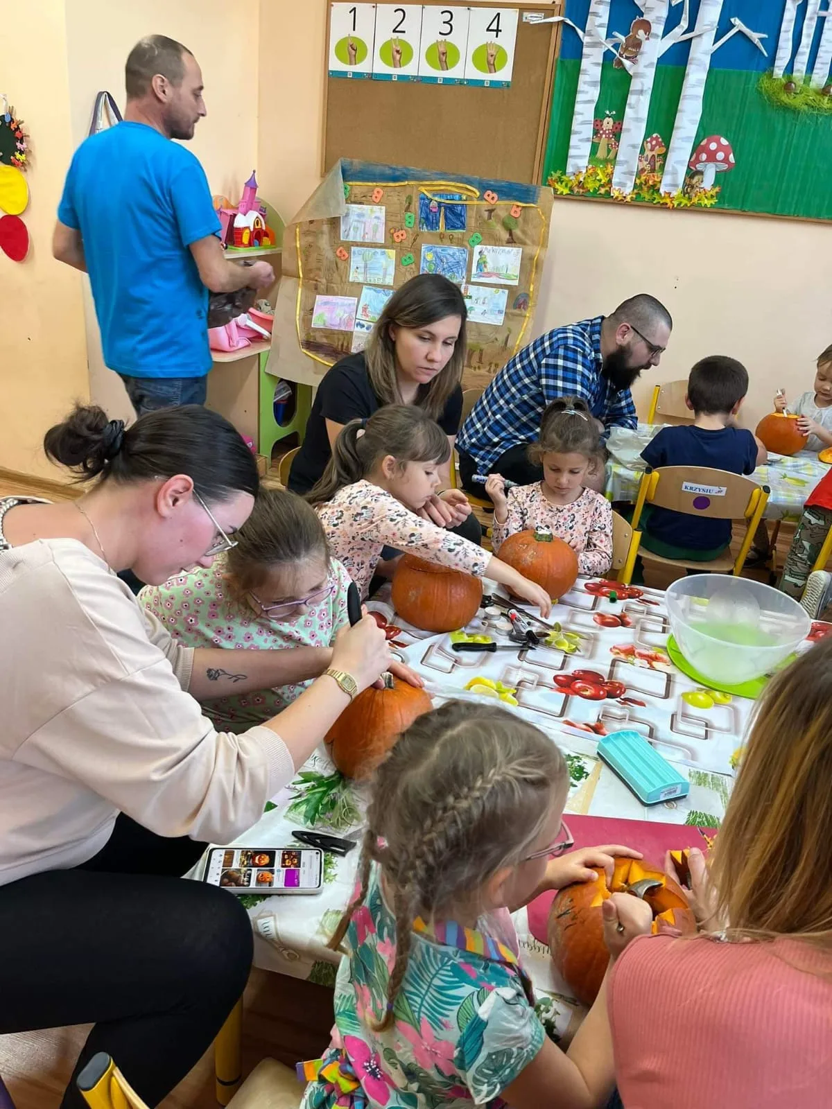 Jesienna, październikowa pora, to znakomity czas na zrobienie pięknych dyniowych lampionów.