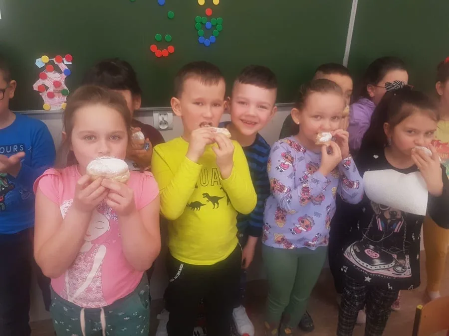 KOMU PĄCZKA? KOMU CHRUSTA?