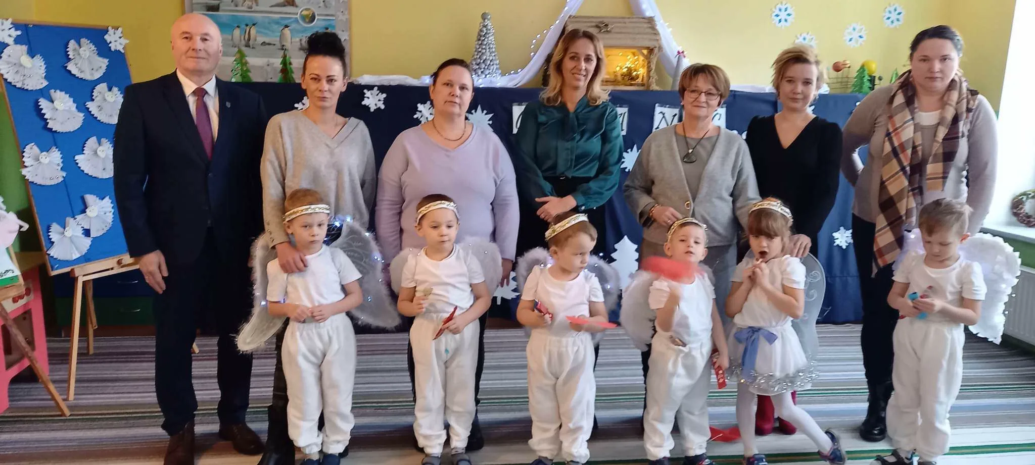 PREZENTY I ŻYCZENIA W PRZEDSZKOLU W WITKOWIE