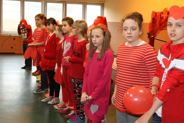 „DZIEŃ MIŁYCH SŁÓWEK” W SZKOLE PODSTAWOWEJ!