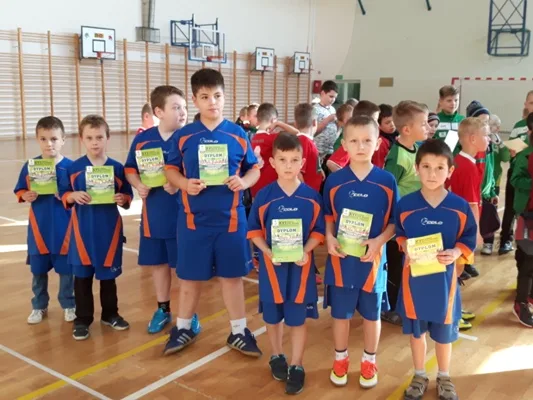 Finał powiatowy w naszej szkole w ramach turnieju piłkarskiego „ Z podwórka na stadion o puchar Tymbarku”.