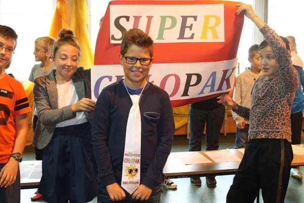 30 września – data nam nie obca – dzisiaj właśnie jest „Dzień Chłopca”.