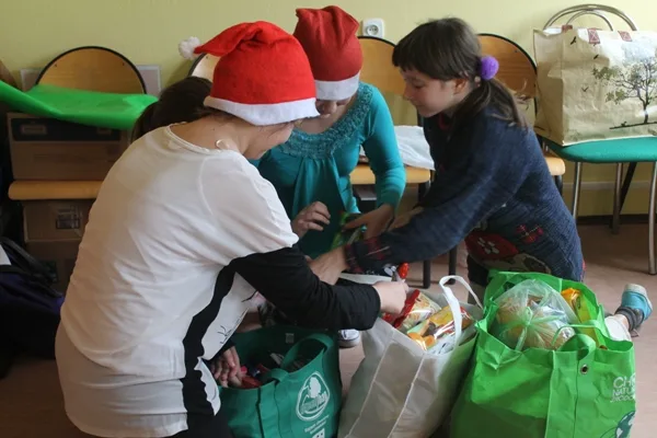 SŁODYCZE  DLA  DZIECI  Z  DOMU  MAŁEGO DZIECKA  W  WAŁBRZYCHU