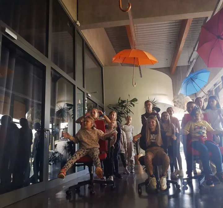 BIBLIOTEKA NIE TYLKO W DZIEŃ…?